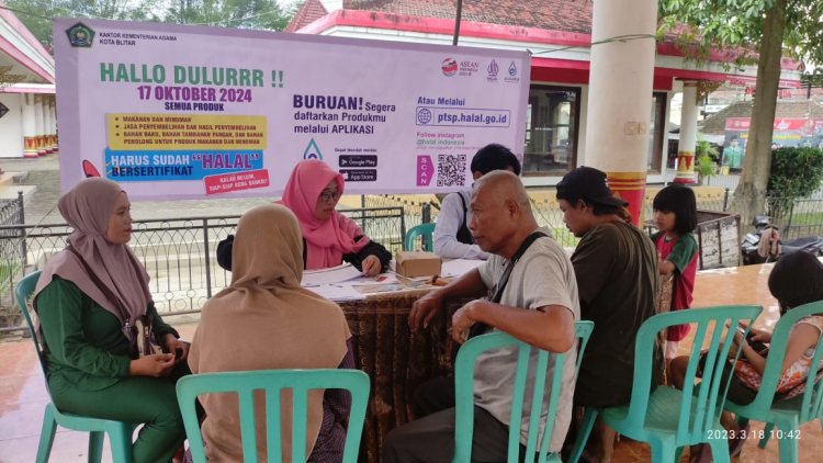 Sukseskan Kampanye Mandatory Halal 2023 HCCM Kota  Blitar Dampingi Proses Sertifikasi Halal  Pelaku Usaha di Pusat Informasi Pariwisata  dan Perdagangan (PIPP) Makam Bung Karno