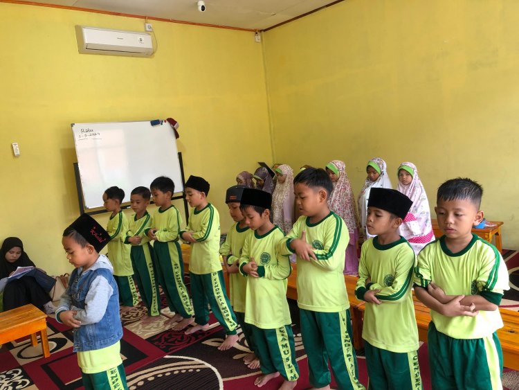 Membangun Karakter Anak Melalui Pendidikan Islami: Prinsip dan Praktik
