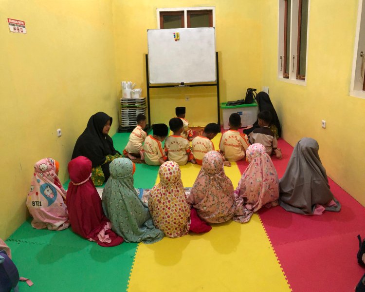 Mengajarkan Akhlak Mulia: Landasan Pendidikan Anak dalam Islam
