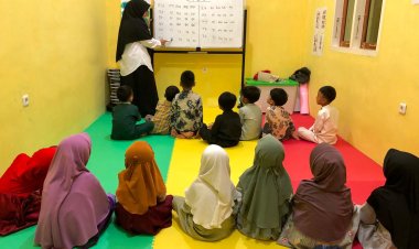 Semangat Anak TK Akhlak Cendekia Muslim dalam Mempelajari Huruf: Menumbuhkan Cinta Belajar Sejak Dini