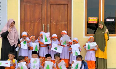 Kreativitas Santri TK Akhlak Cendekia Muslim: Membuat Tanaman Lidah Buaya dari Kertas dan Alat Sederhana
