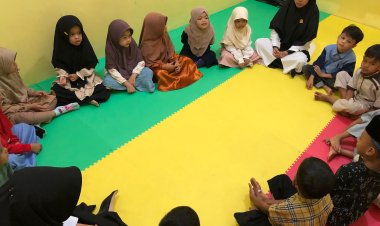 TK Akhlak Cendekia Muslim Gelar Kegiatan Menyanyi Bersama untuk Tingkatkan Semangat Santri Sebelum Pembelajaran