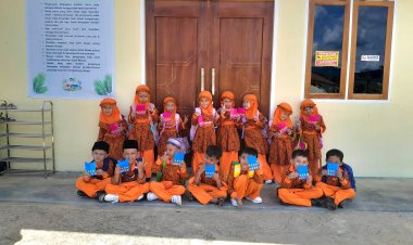 Santri TK Akhlak Cendekia Muslim Asah Kreativitas dengan Membuat Kucing dari Kertas Origami