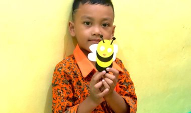 Santri TK Akhlak Cendekia Muslim Mengasah Kreativitas dengan Membuat Lebah dari Kertas Origami