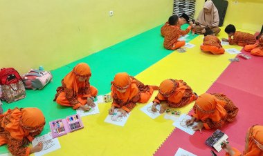 Kegiatan Mewarnai Santri TK Akhlak Cendekia Muslim Penuh Antusias