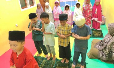 Santri TK Akhlak Cendekia Muslim Rutin Laksanakan Shalat Dhuha Berjamaah  