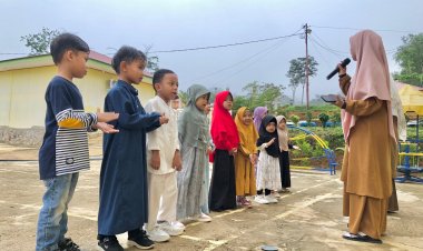 Santri TK Akhlak Cendekia Muslim Awali Hari dengan Semangat dan Tertib di Lapangan Sekolah