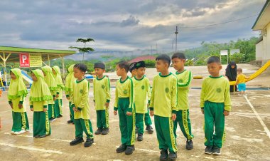 Santri SD Akhlak Cendekia Muslim Selesai Melaksanakan Senam Pagi dan Siap Masuk Kelas