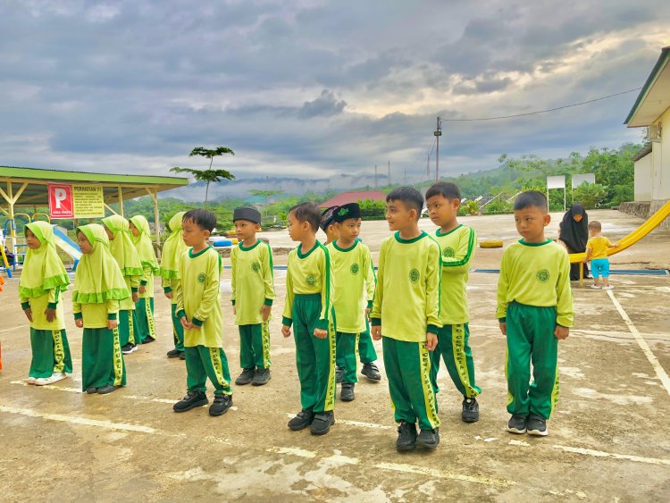Santri SD Akhlak Cendekia Muslim Selesai Melaksanakan Senam Pagi dan Siap Masuk Kelas
