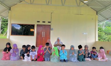 Santri TK Akhlak Cendekia Muslim Antusias Latihan Tari untuk Persiapan Perpisahan