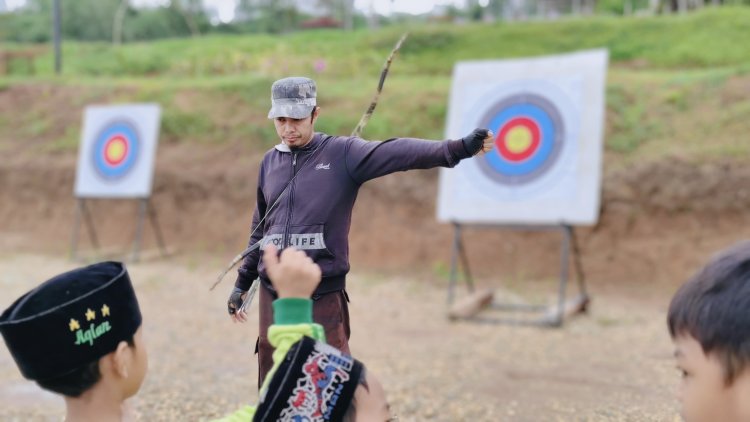 Kegiatan Cendekia Archery Club Kelas Panahan Mingguan di Perguruan Islam Cendekia Muslim