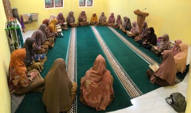 Staf Perguruan Islam Cendekia Muslim Mulai Ramadhan dengan Tadarus Al - Qur'an dan Salawat di Hari Pertama Kerja