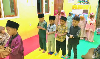 Santri TK Ahlak Cendekia Muslim Rutin Laksanakan Shalat Dhuha Sebelum Pembelajaran