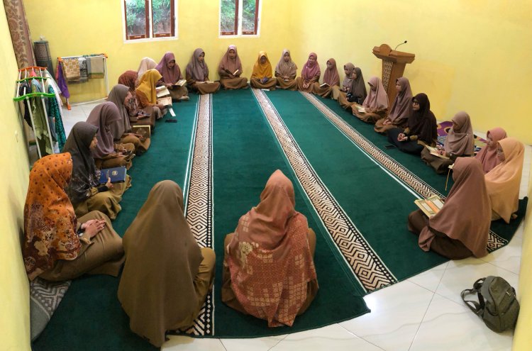 Staf Perguruan Islam Cendekia Muslim Mulai Ramadhan dengan Tadarus Al - Qur'an dan Salawat di Hari Pertama Kerja
