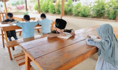  Menumbuhkan Cinta Buku: Kunjungan Anak-Anak ke Rumah Baca Cendekia Muslim