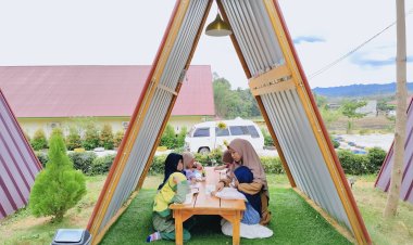 Membangun Budaya Literasi: Guru Temani Murid Membaca di Rumah Baca Cendekia Muslim