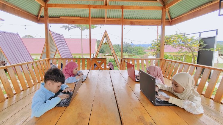 Mengasah Keterampilan Digital: Program Belajar Komputer Anak di Saung Literasi Cendekia Muslim