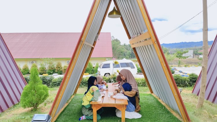 Membangun Budaya Literasi: Guru Temani Murid Membaca di Rumah Baca Cendekia Muslim