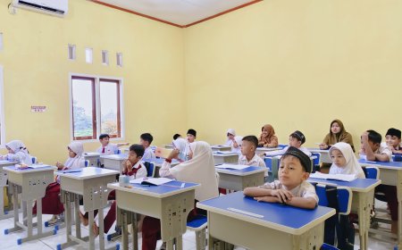 Semangat Baru Mengawali Hari Pertama Sekolah Semester Genap