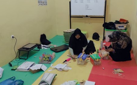 Tertib Administrasi, Tingkatkan Profesionalisme: Ustadz dan Ustadzah Input Inventaris Kelas ke Sistem Yayasan