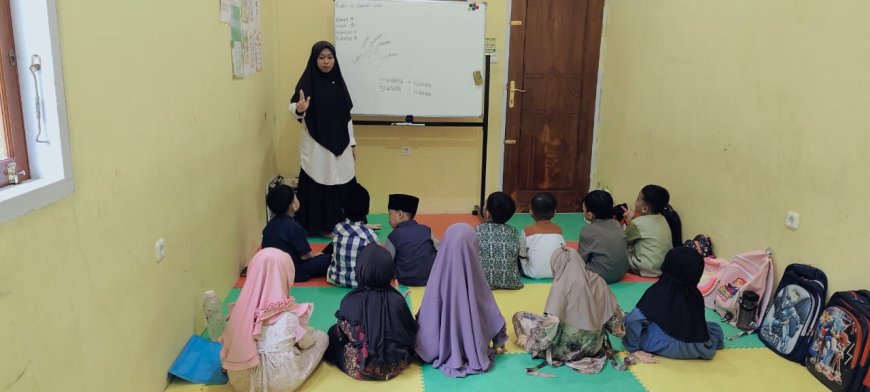 Happy Learning! Santri TK Madinah Belajar Bahasa Inggris Lewat Lagu Ceria