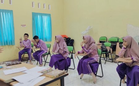 Menguatkan Pemahaman Ramadan: Santri SMP Akhlak Cendekia Muslim Ikuti Cerdas Cermat di Dalam Kelas