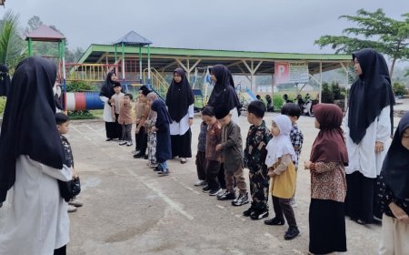 Melantunkan Nama-Nama Agung: Tradisi Asmaul Husna KB-TK Akhlak Cendekia Muslim Sijunjung Bangun Karakter Sejak Dini