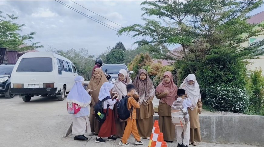 Senin Produktif di Sekolah Akhlak Cendekia Muslim Sijunjung: Simbol Kedisiplinan dan Awal Perjuangan STS Genap 2026
