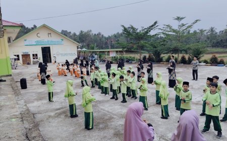Kamis Sehat dan Ceria: Rutinitas Senam Pagi Santri Akhlak Cendekia Muslim Penuh Semangat Kebersamaan