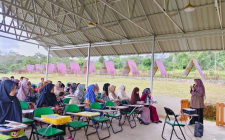 Seminar Parenting di Aula Terbuka Yayasan Pendidikan Cendekia Muslim: Edukasi Orang Tua tentang Mengelola Bahaya Gadget pada Anak