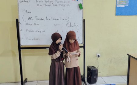 Latihan Muhadarah Penuh Semangat: Santri Kelas 2 Umar Bin Khattab Persiapkan Penampilan Terbaik untuk Muhadarah Hari Jumat