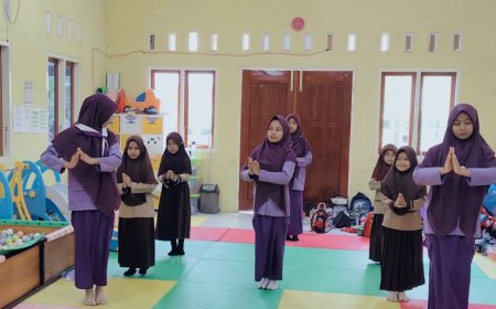 Semangat Kebersamaan dalam Haflah Akhirussanah: Santri SMP dan Kelas 2 Umar Bin Khattab Tampilkan Tari Persembahan untuk Santri KB dan TK Akhlak Cendekia Muslim