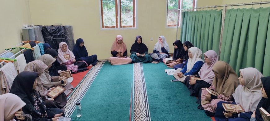 Jumat Penuh Keberkahan: Mentoring Keislaman Staf Perempuan Yayasan Pendidikan Cendekia Muslim Perkuat Ilmu, Ruhiyah, dan Ukhuwah