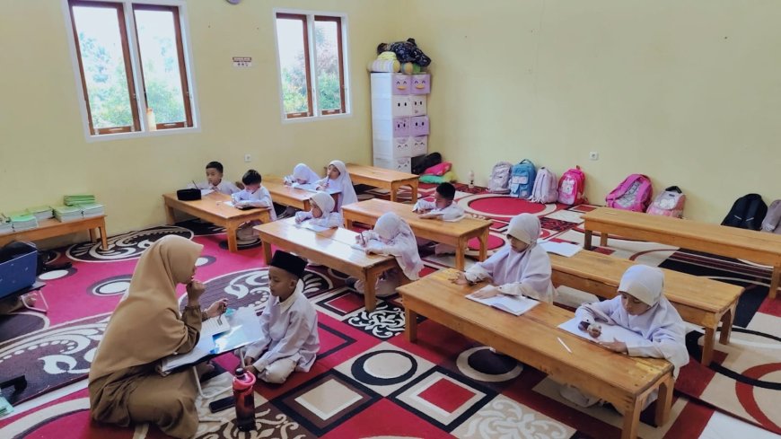 Senin Penuh Semangat: Awal Pekan untuk Menumbuhkan Disiplin, Akhlak, dan Semangat Belajar di Yayasan Pendidikan Cendekia Muslim