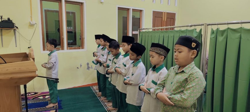 Tetap Istiqamah di Tengah Ujian: Santri Akhlak Cendekia Muslim Awali Hari dengan Shalat Dhuha dan Zikir Pagi Saat SAS