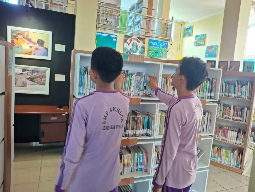 Menumbuhkan Budaya Literasi: Santri SMP Akhlak Cendekia Muslim Kunjungi Perpustakaan Daerah Sijunjung untuk Persiapan Lomba Resensi Buku
