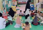 Belajar Sambil Bermain, Santri KB dan TK A Akhlak Cendekia Muslim Asah Motorik Halus melalui Kegiatan Menyambungkan Titik Menjadi Garis