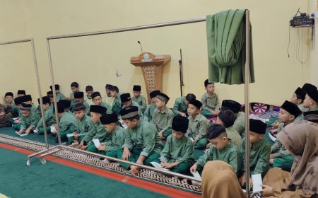 Awali Hari dengan Al-Ma'tsurat, Santri SD dan SMP Akhlak Cendekia Muslim Perkuat Ruhiyah di Pagi Selasa