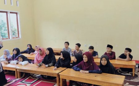 Menumbuhkan Penulis Muda Berkarakter, SMP Akhlak Cendekia Muslim Kenalkan Ekstrakurikuler Kepenulisan kepada Santri Kelas VII