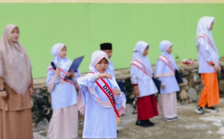 Semangat Senin Penuh Makna, Upacara Bendera di Sekolah Akhlak Cendekia Muslim Tanamkan Kepedulian Lingkungan dan Adab Islami