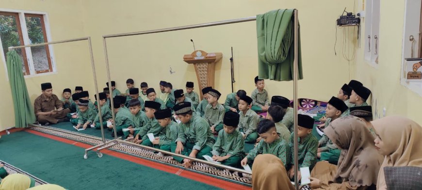 Awali Hari dengan Al-Ma'tsurat, Santri SD dan SMP Akhlak Cendekia Muslim Perkuat Ruhiyah di Pagi Selasa