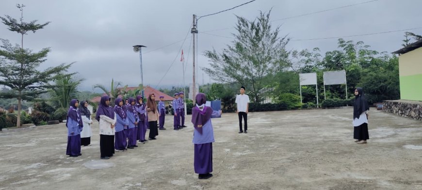 Persiapan HUT ke-81 Kemerdekaan RI Dimulai, Santri Sekolah Akhlak Cendekia Muslim Berlatih Membaca Undang-Undang Dasar Negara Republik Indonesia Tahun 1945