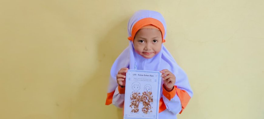 Wujud Bakti Lewat Seni: Santri TK B Al-Quds Cendekia Muslim Berkreasi dengan Kolase Daun Kering untuk Ayah dan Ibu