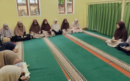 Di Tengah Kesibukan, Staf Yayasan Pendidikan Cendekia Muslim Istiqamah Mengawali Jumat dengan Zikir Al-Matsurat