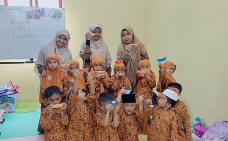 Melipat Harapan di Atas Kertas: Seni Origami Kapal Asah Kreativitas Santri TK B Makkah Sijunjung