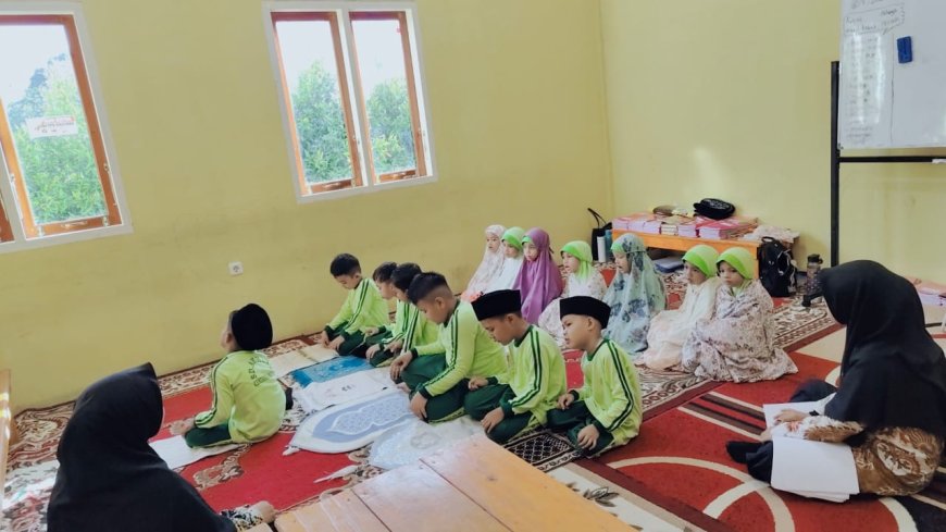 Menanamkan Adab dan Ilmu: Geliat Pembiasaan Sunnah dan Penguatan Literasi Santri SD Akhlak Cendekia Muslim Sijunjung
