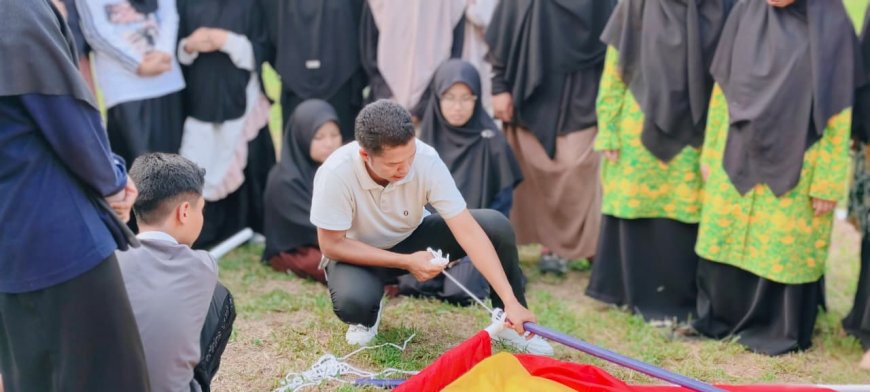Membangun Ketangkasan di Alam Terbuka: Santri dan Guru SMP Akhlak Cendekia Muslim Sijunjung Dalami Teknik Kepanduan Bersama Kak Dede Agusmantri