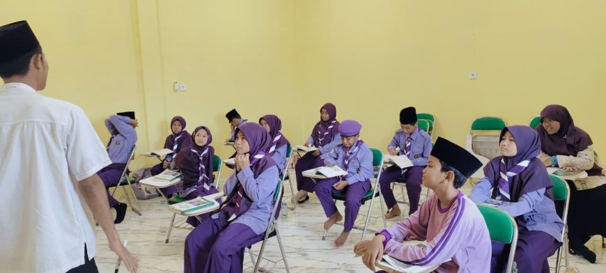 Dinamika Pembelajaran Berbasis Adab: Santri Akhlak Cendekia Muslim Sijunjung Ukir Prestasi dan Karakter di Tengah Pekan