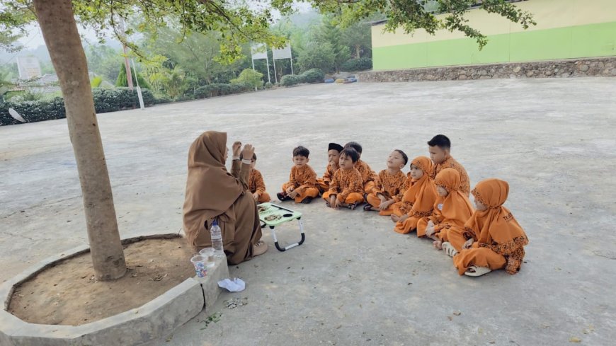 Belajar dari Alam, Santri Sekolah Akhlak Cendekia Muslim Kenali Ranting, Batu, Daun, dan Air